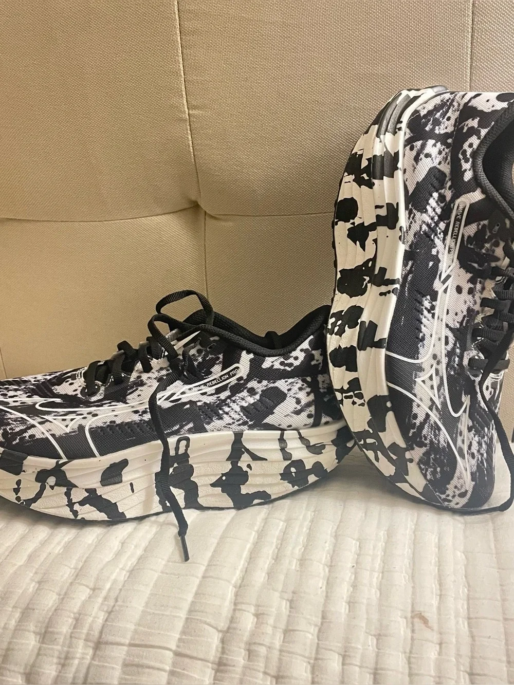 Mizuno wave rebellion proBlack & White Splatter Running Shoes - Picture 1 of 3